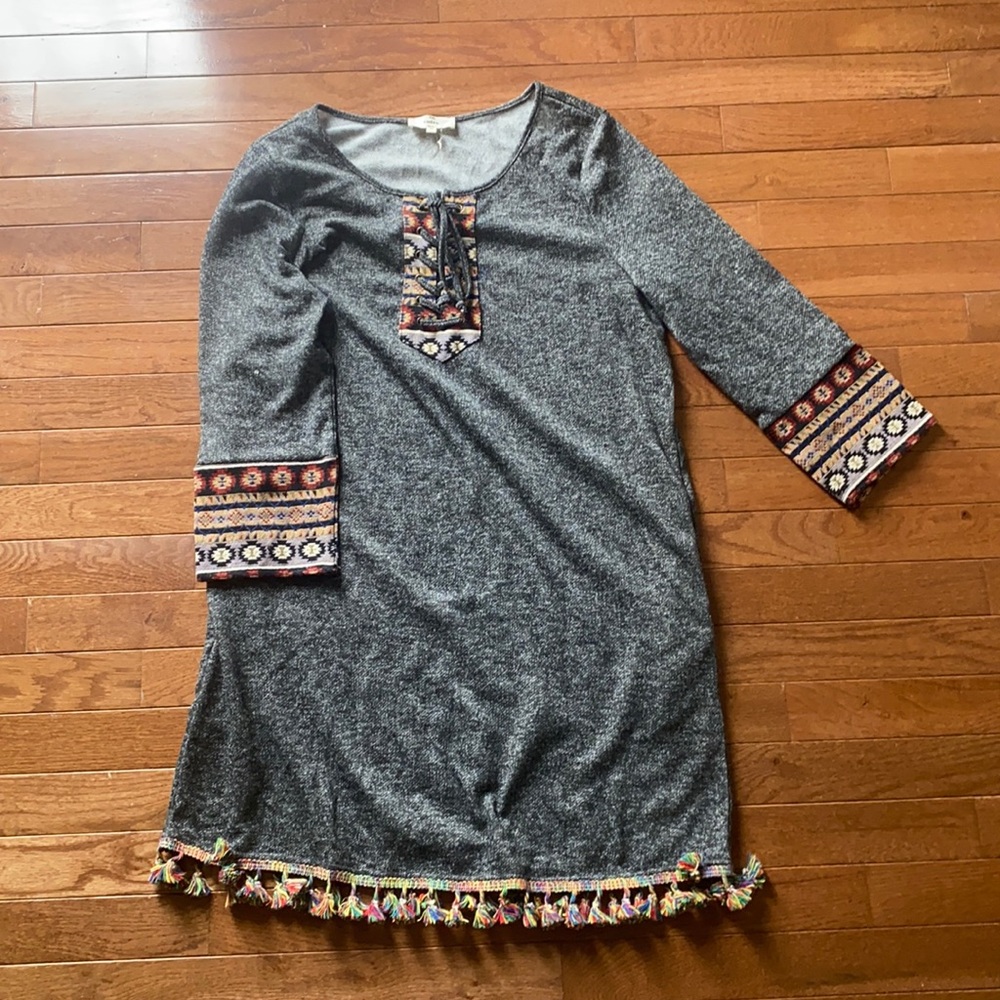 ENTRO GRAY AZTEC ACCENT DRESS